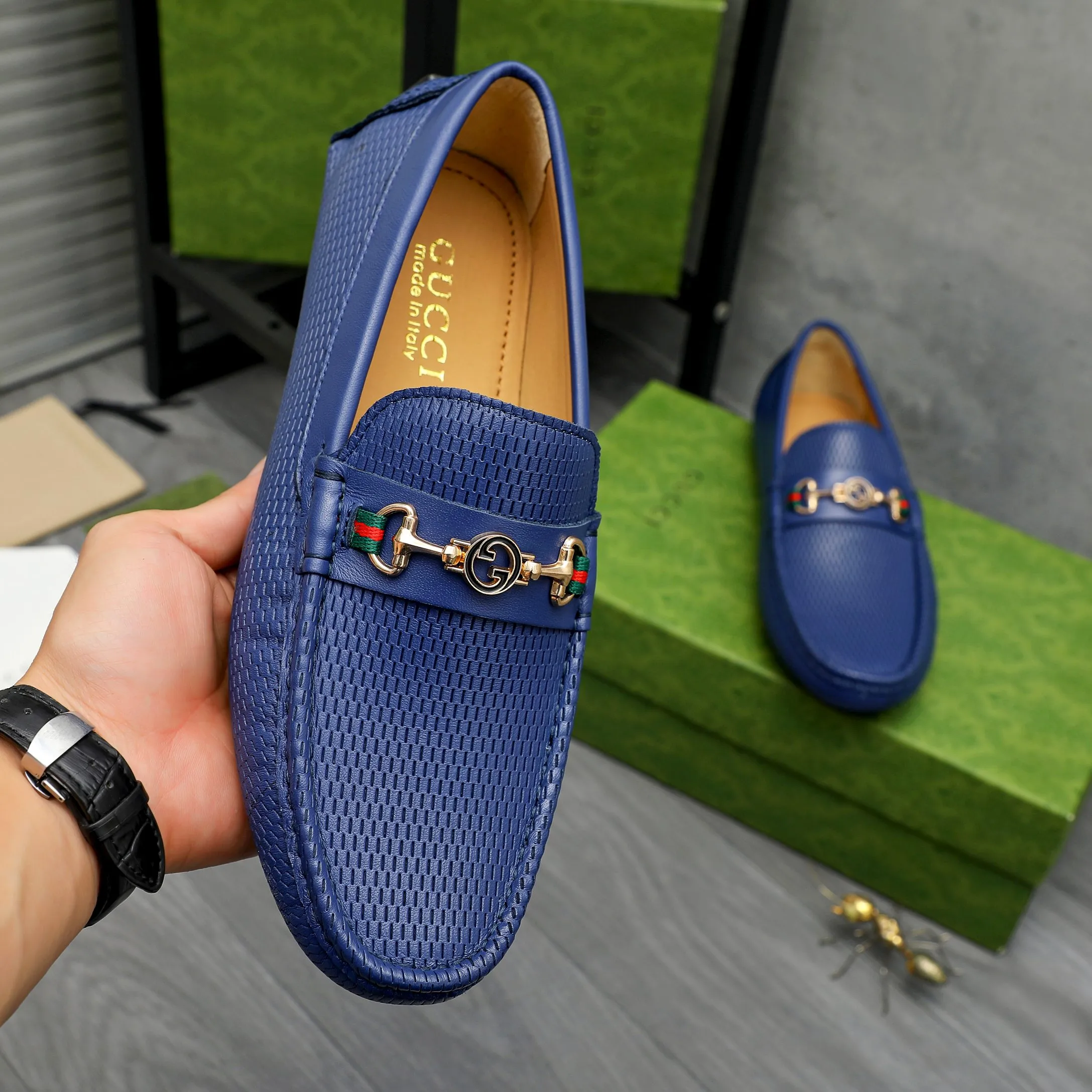 Men's shoes 💰p420 Product trademark: GUCCI (Gucci) casual slip-on men's shoes Regular size: 38-44 Product materials: Selected hollow cowhide upper, sheepskin lining, rubber outsole